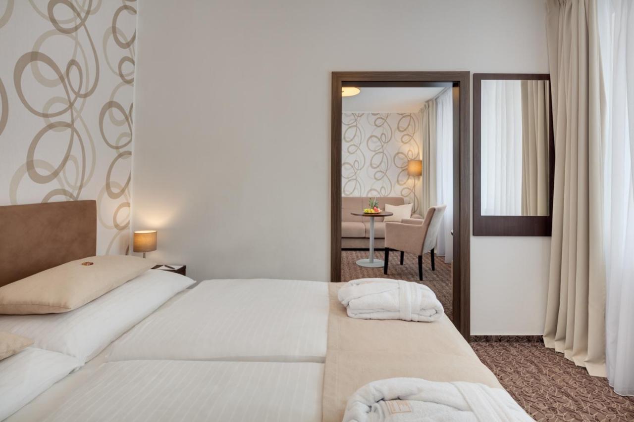 בנסוב Hotel Atlas מראה חיצוני תמונה
